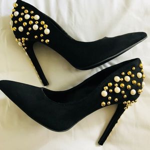 Black Pointed Toe w/ pearl and gold accent